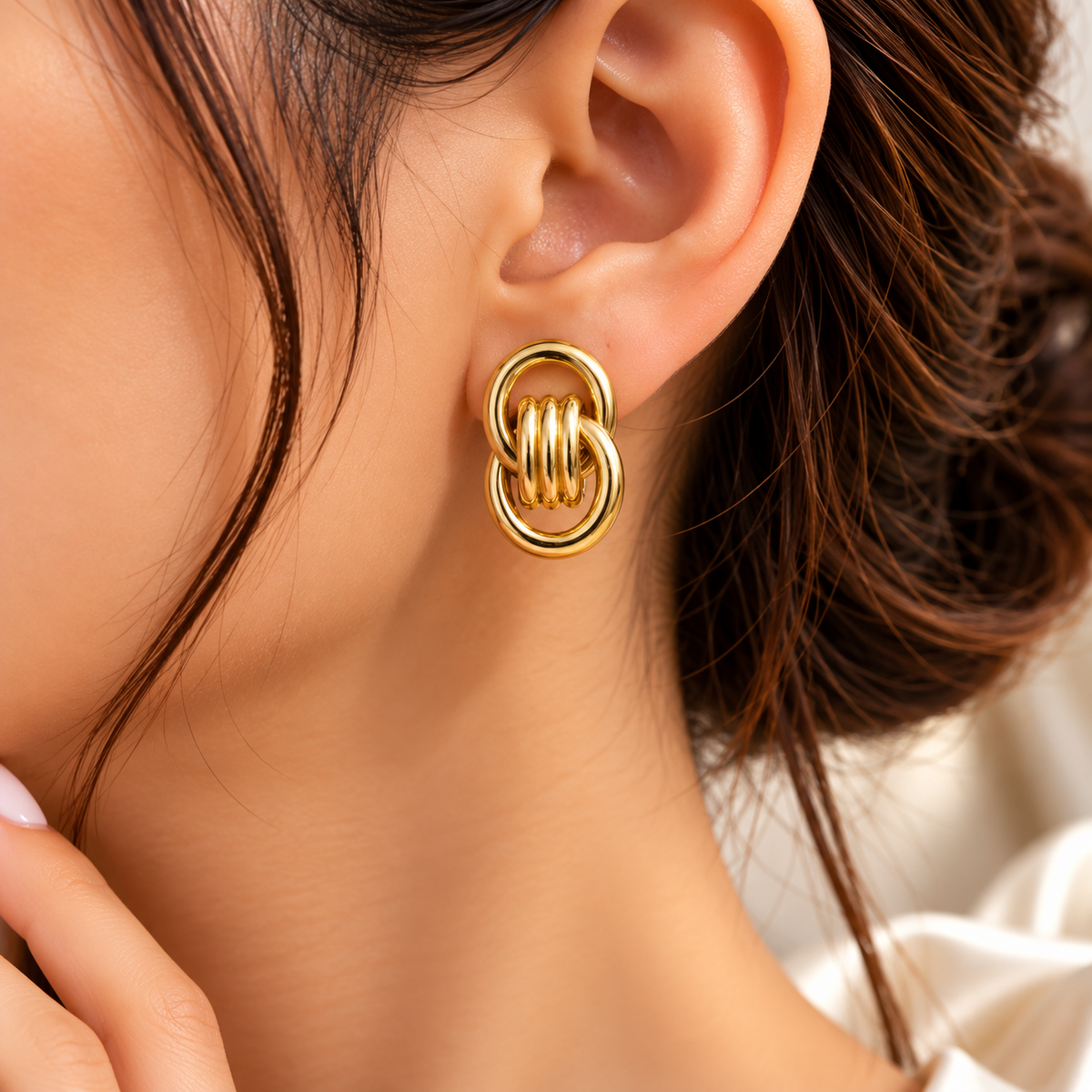 Interlocking Gold Oval Earrings